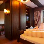 فندق Schnoeller 3*